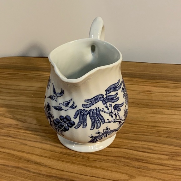 Blue Willow Style Creamer - Picture 5 of 16
